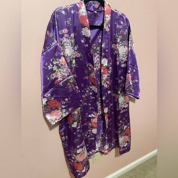 Floral Satin Kimono Robe Short Bridesmaid Robe for Parties Wedding Robes NWT #2 - Picture 2 of 6